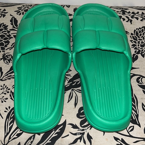 EVA Foam Slide Lite Brick Pattern Lucky Green New - Picture 13 of 14